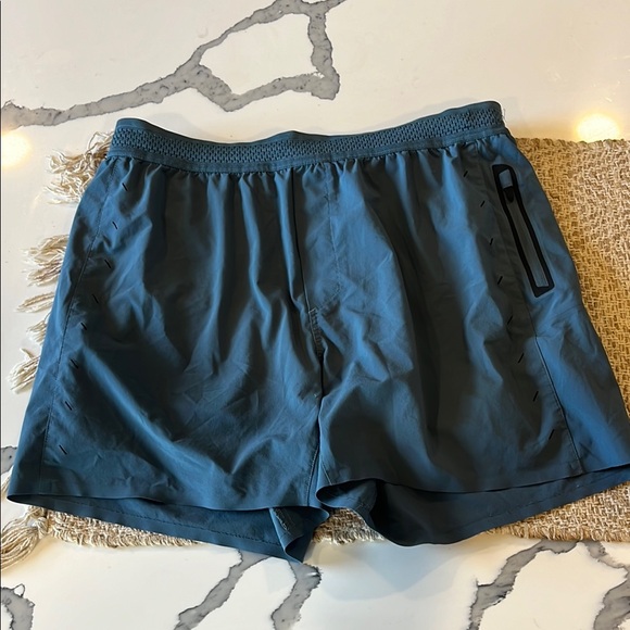 Ten thousand shorts - Picture 1 of 4